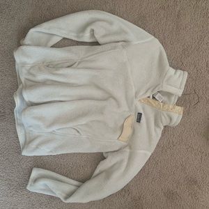 Selling a gently worn Patagonia Pullover! Size XL